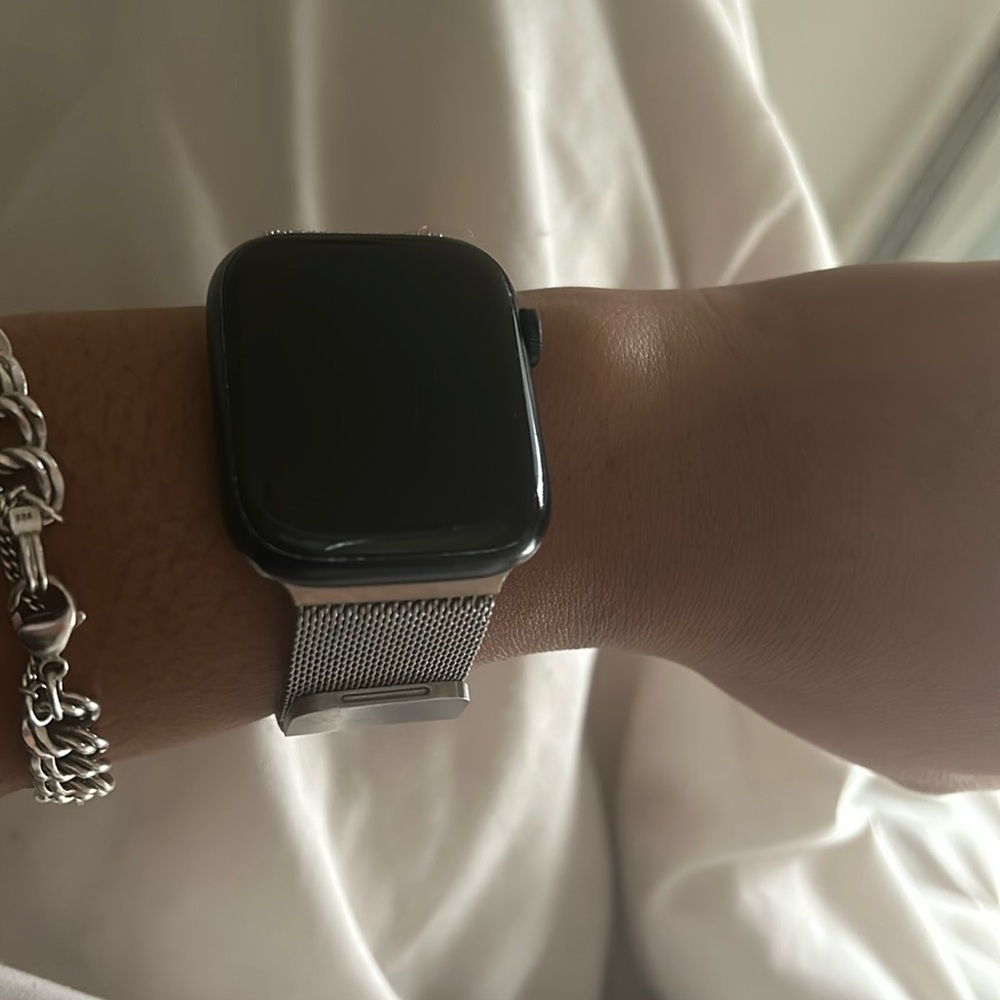 i barley wear it, and it’s brand new ! i’m able to work with you also!